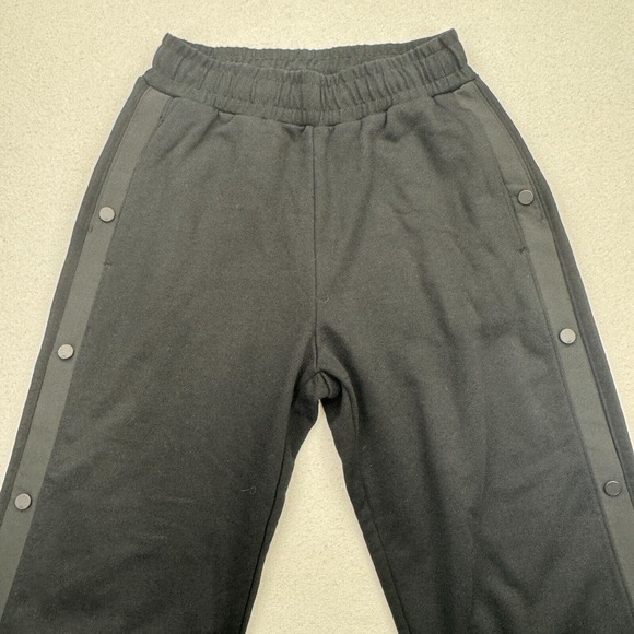 Alo Yoga Legend Snap Pants Womans S Black Retail $138 Limited Edition Elastic - Picture 3 of 11